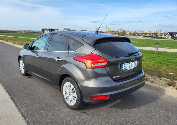 Ford Focus cena 28500 przebieg: 217700, rok produkcji 2017 z Zabrze małe 92